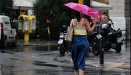 Καιρός σήμερα: Τοπικές βροχές και αύξηση της θερμοκρασίας – Ισχυροί άνεμοι έως 7 μποφόρ στα πελάγη
