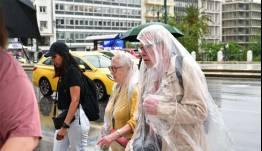 Καιρός σήμερα: Kαταιγίδες, χαλάζι και θυελλώδεις άνεμοι – Στους 32 βαθμούς η θερμοκρασία