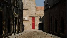 Η Biennale of Contemporary Keramics 2026 συνεχίζεται το φθινόπωρο στη Ρόδο με ένα πλούσιο παράλληλο πρόγραμμα ανοιχτό στο κοινό