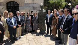 Σε κλίμα συγκίνησης η επίσημη παράδοση του ιστορικού αγάλματος του Αγίου Νικολάου από τη ΥΠΠΟ Λίνα Μενδώνη